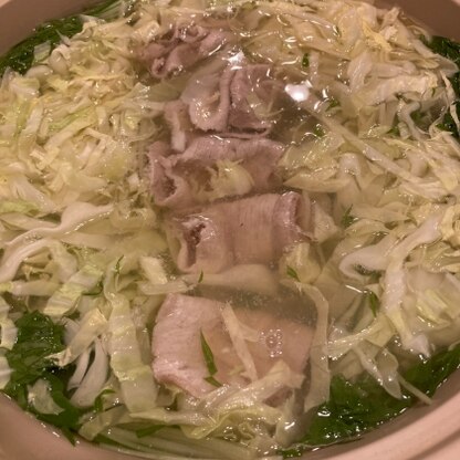 美味しくて今年もう3度作っています！キャベツはとても甘くなり、豚肉と一緒に食べると美味しさが増しました。今回は水菜も投入。野菜もたくさん食べられるし最高です♪